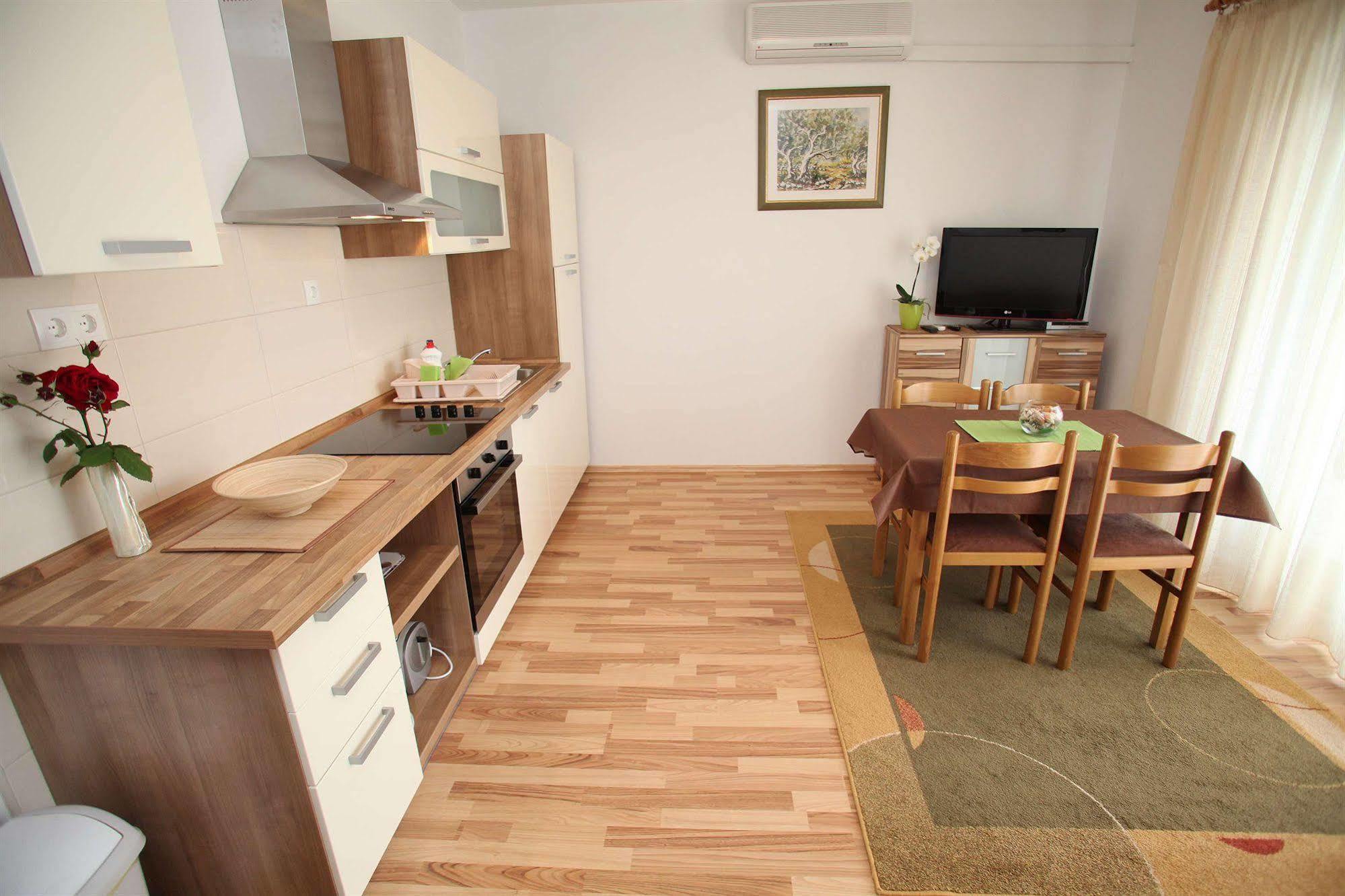 Apartments Hrabar Trogir Extérieur photo