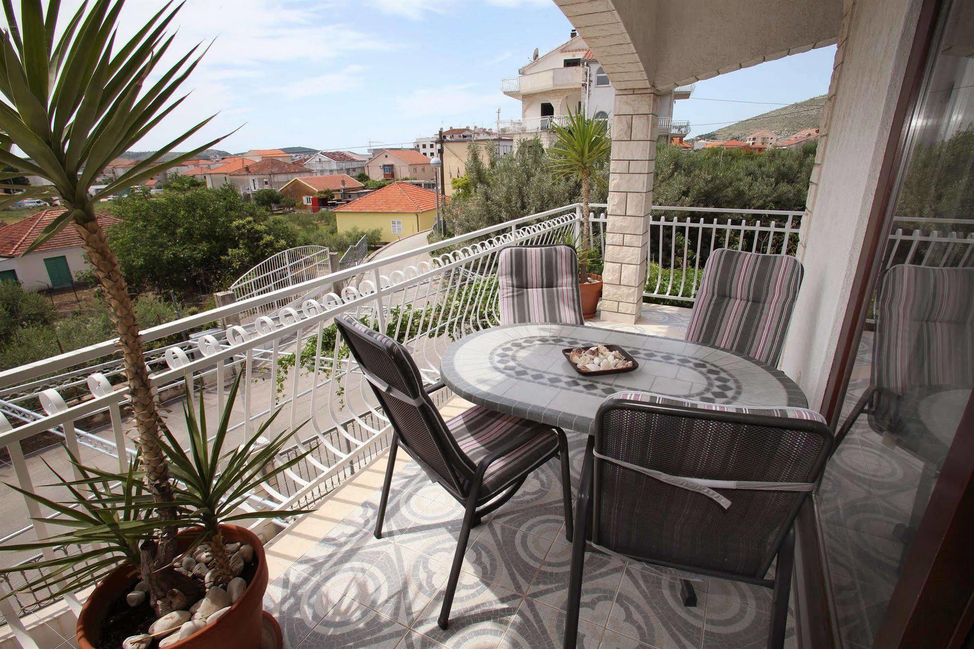 Apartments Hrabar Trogir Extérieur photo