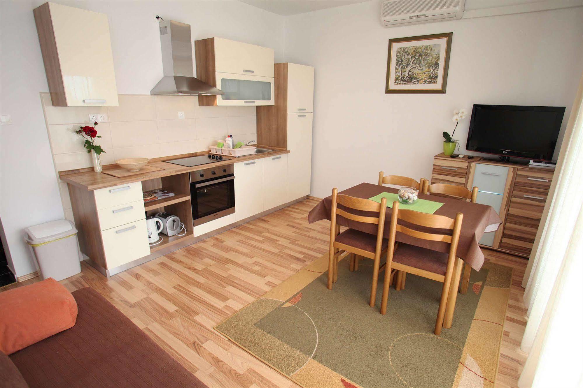 Apartments Hrabar Trogir Extérieur photo