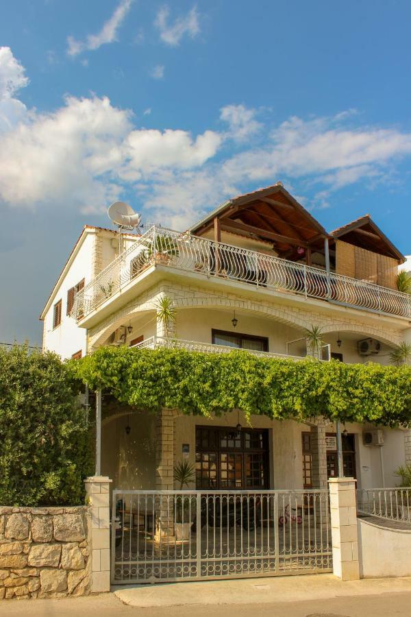 Apartments Hrabar Trogir Extérieur photo