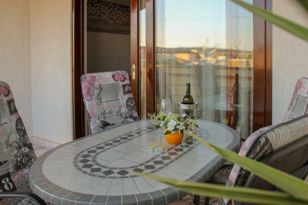 Apartments Hrabar Trogir Extérieur photo